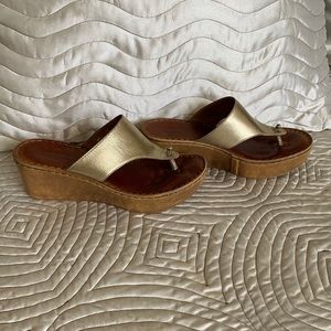 Gold metallic wedge sandal, size 7